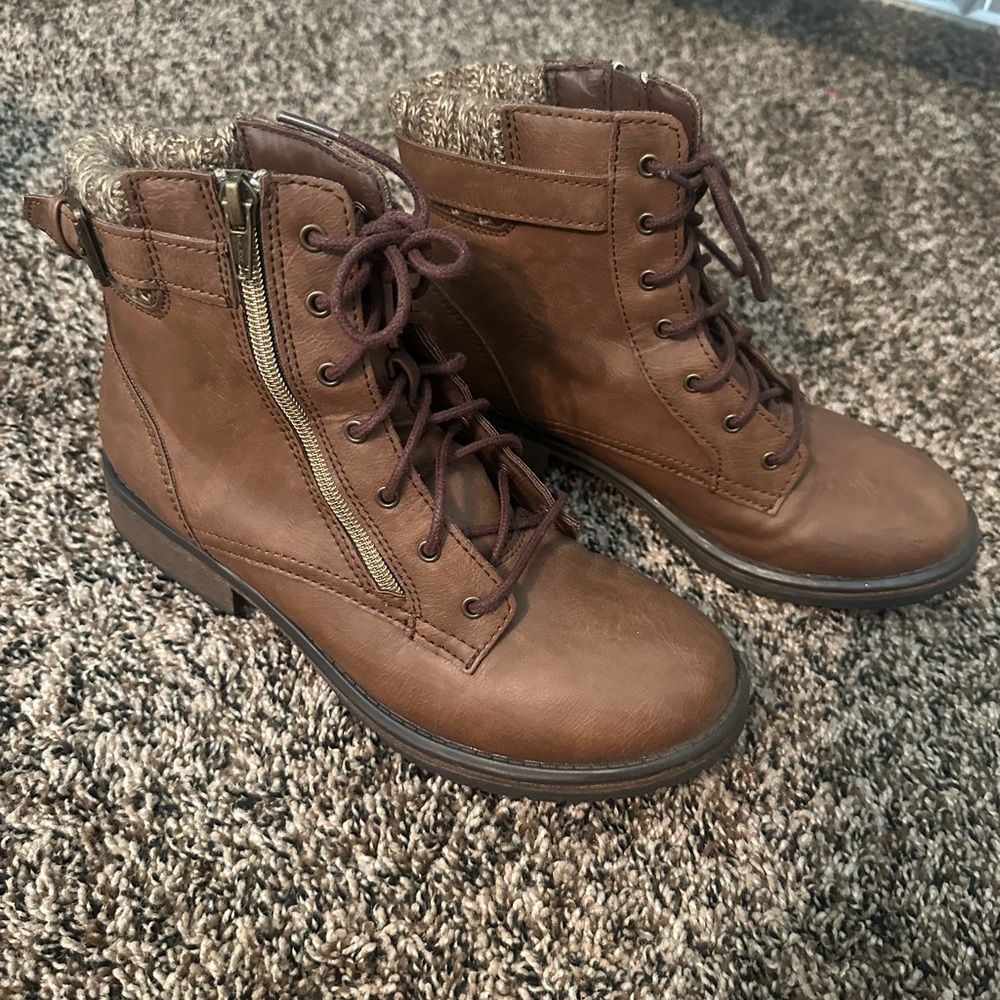 WOMENS BOOTS